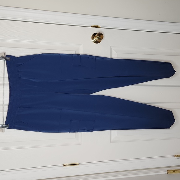 St. John cargo pullon pants navy size medium resortwear scrubs